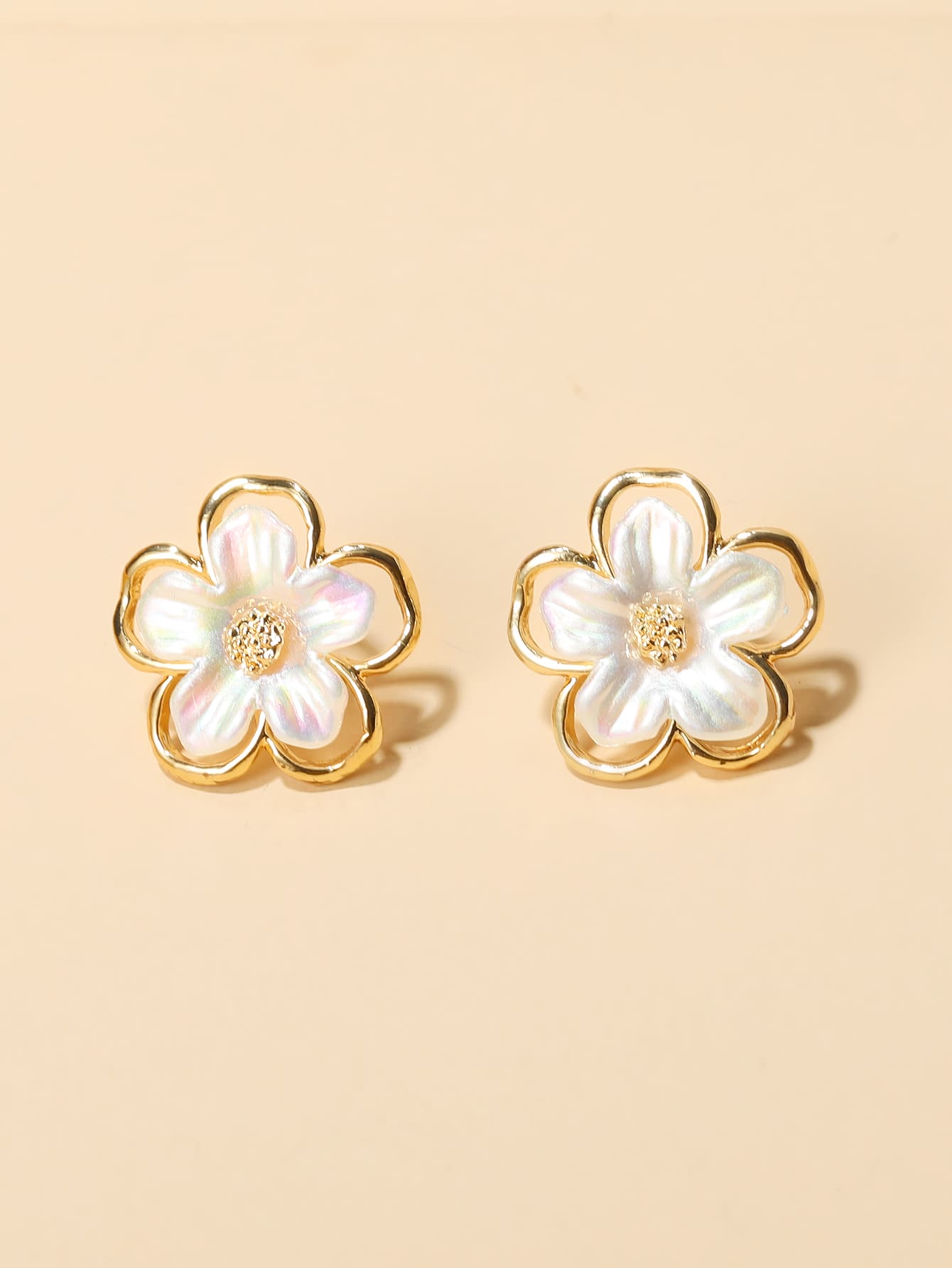 J57_Flower Design Stud Earrings