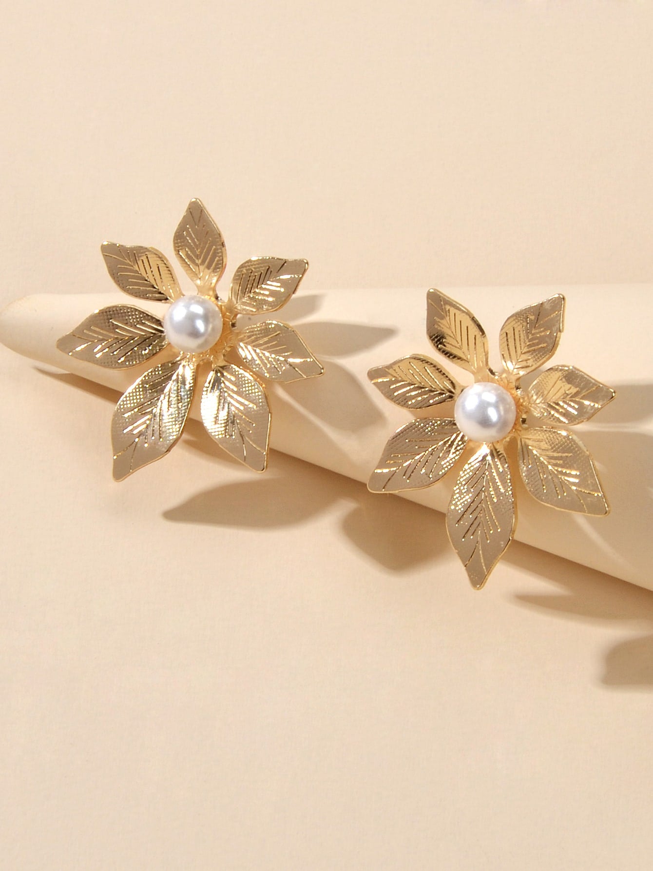 J66_Faux Pearl Decor Flower Design Earrings